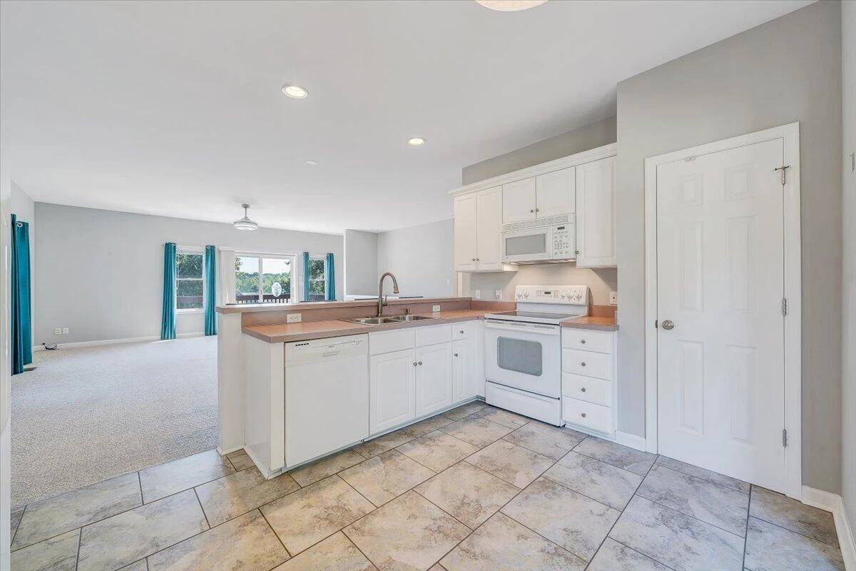 2326 Lake Retreat RD - Photo 13
