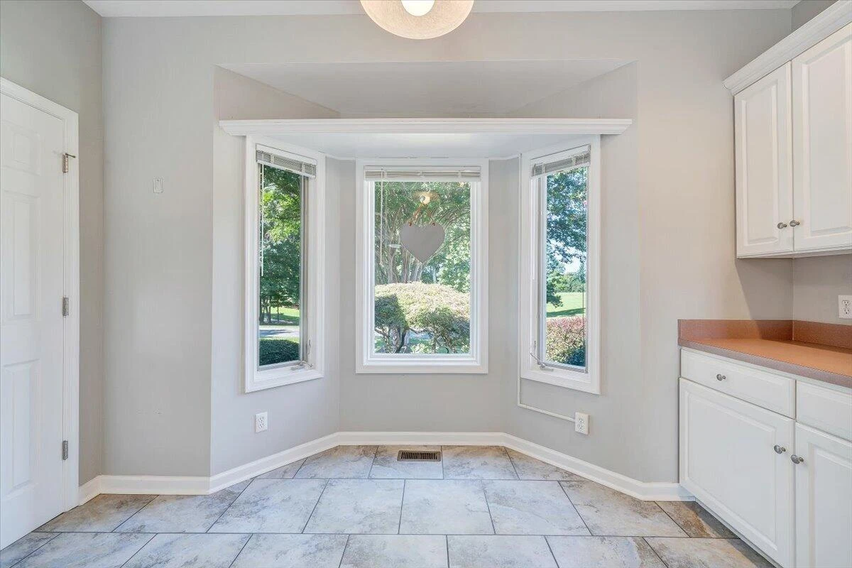 2326 Lake Retreat RD - Photo 14
