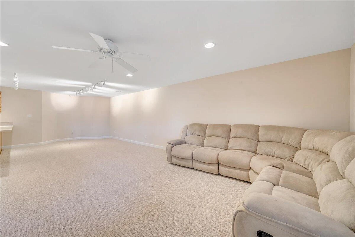 2326 Lake Retreat RD - Photo 26