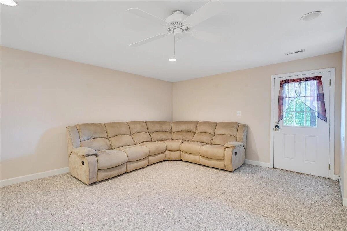 2326 Lake Retreat RD - Photo 27