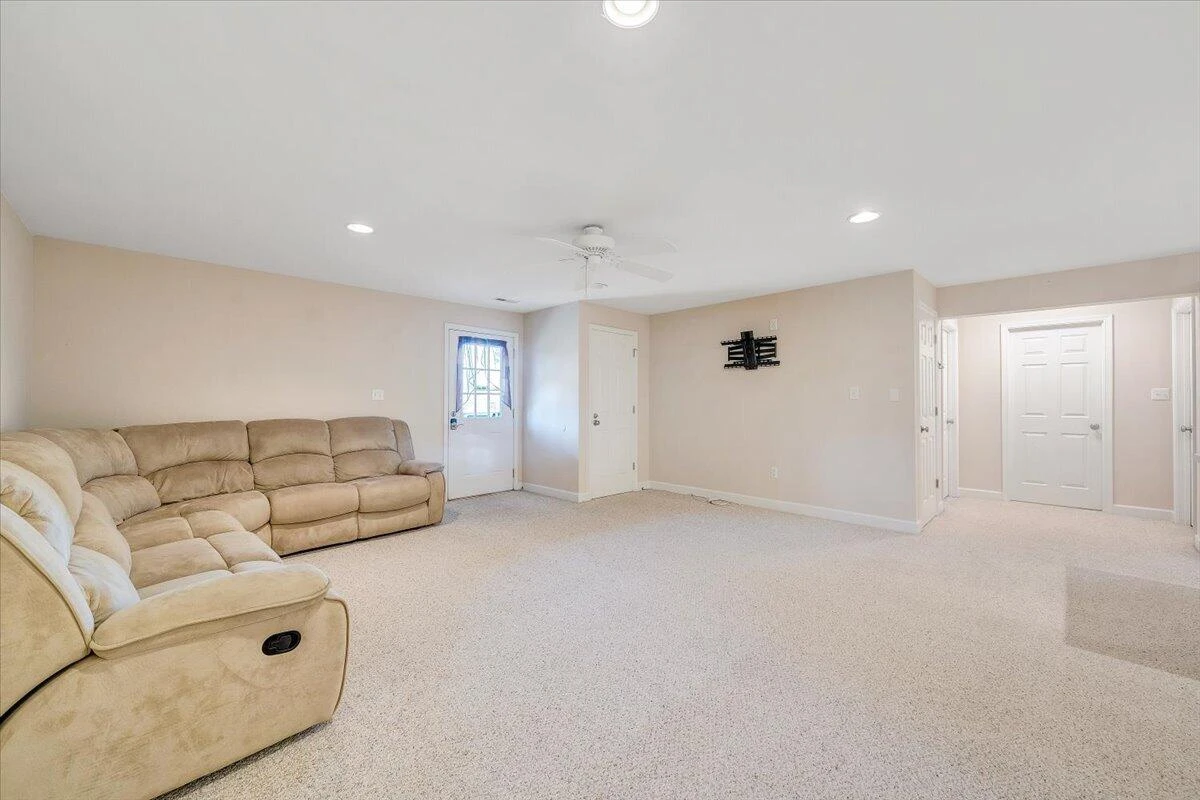 2326 Lake Retreat RD - Photo 28
