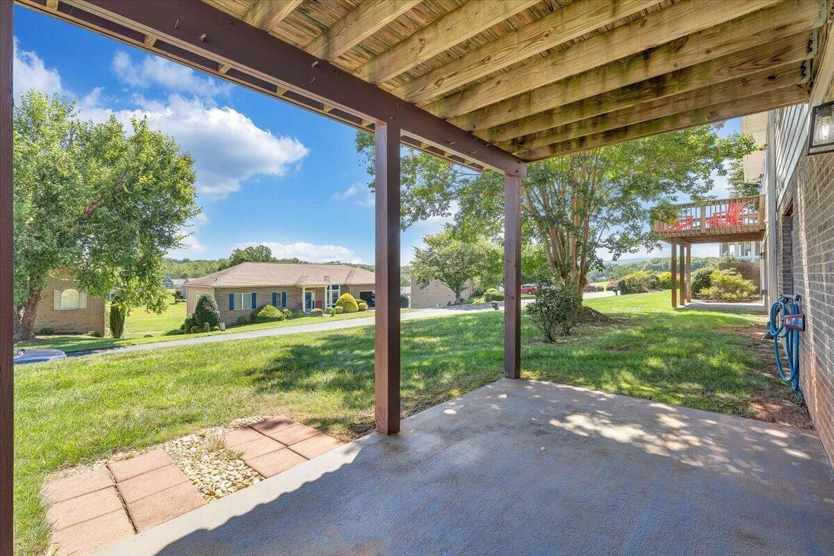 2326 Lake Retreat RD - Photo 40