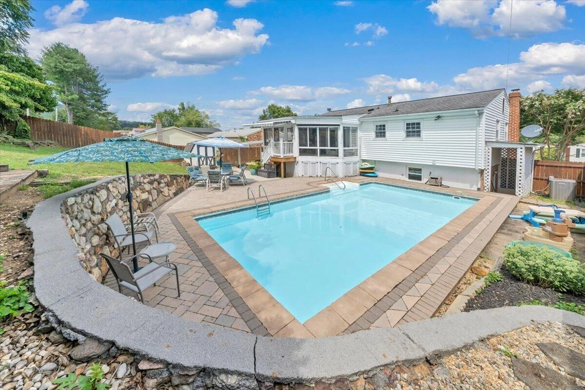 3067 Parham DR - Photo 3