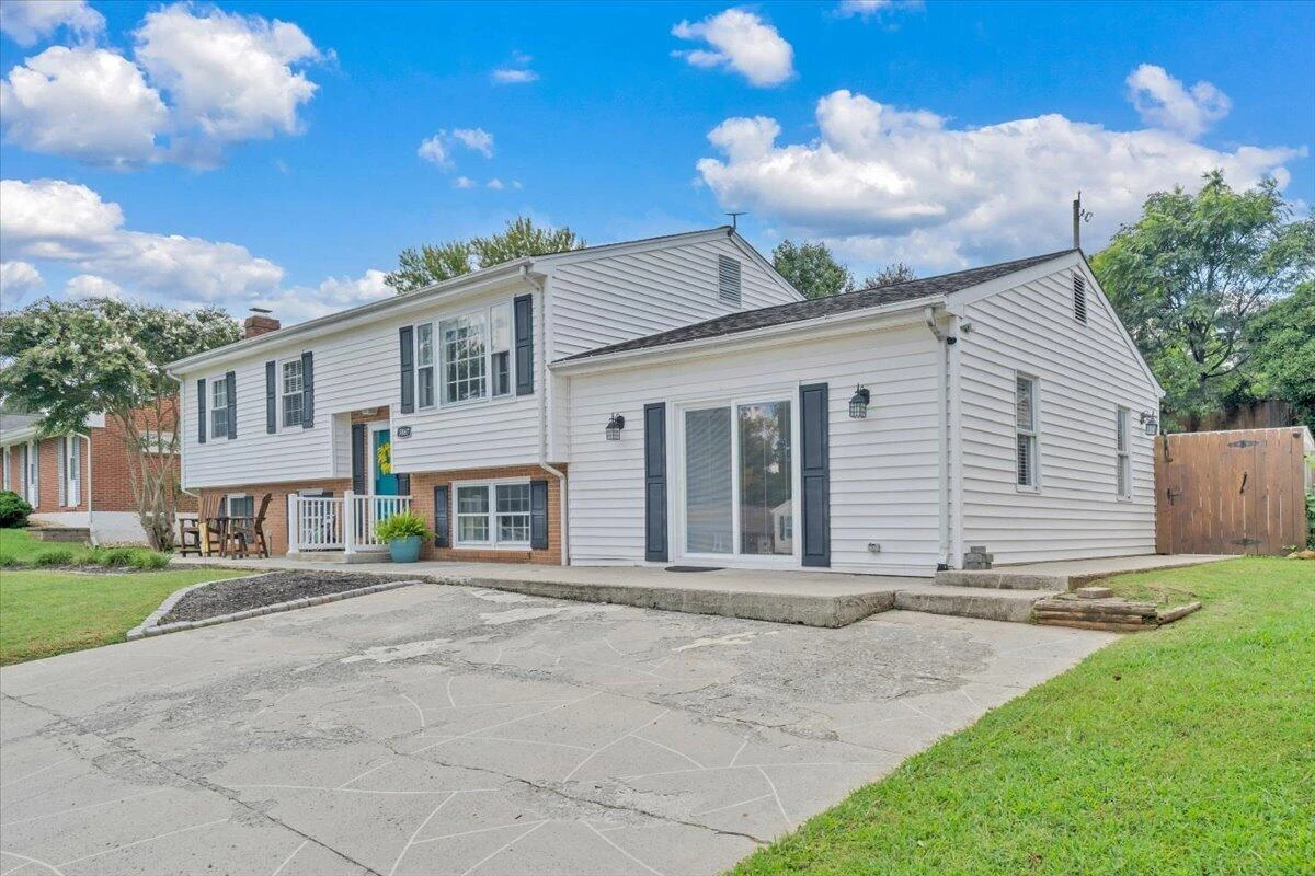 3067 Parham DR - Photo 4