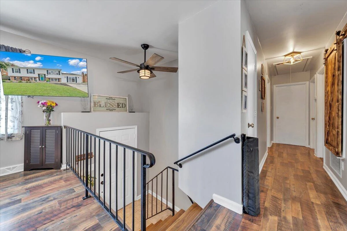 3067 Parham DR - Photo 6