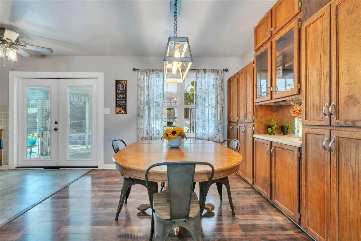 3067 Parham DR - Photo 10