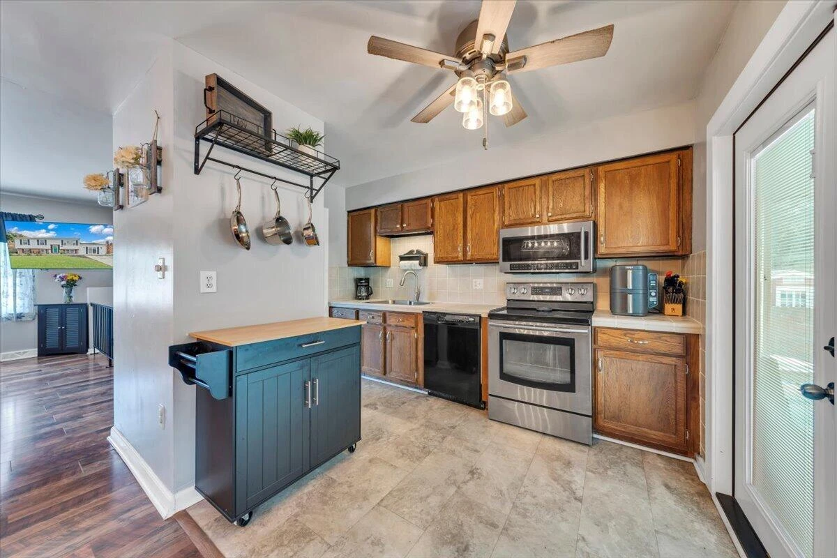 3067 Parham DR - Photo 12