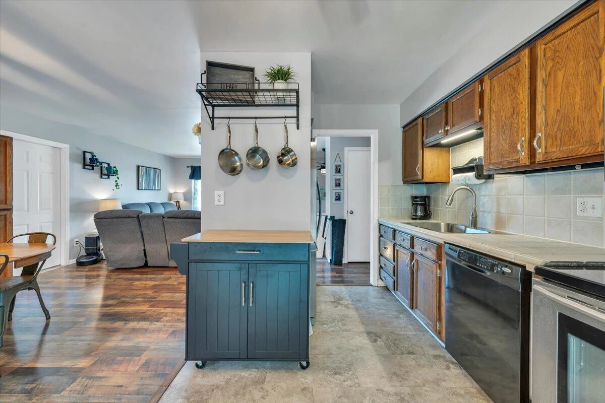 3067 Parham DR - Photo 13