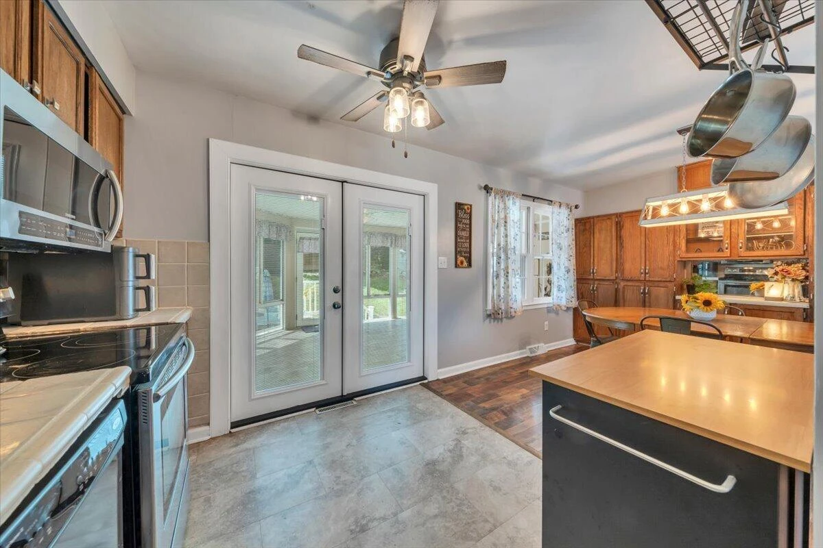 3067 Parham DR - Photo 15