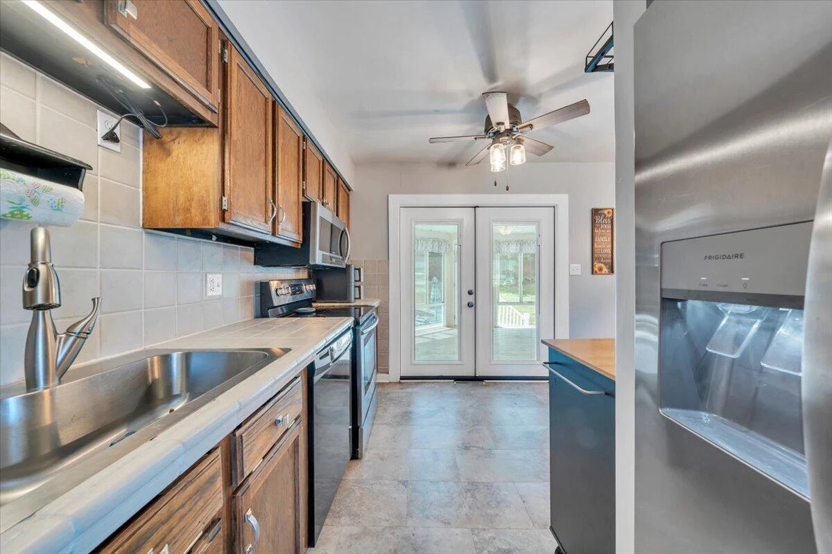 3067 Parham DR - Photo 16