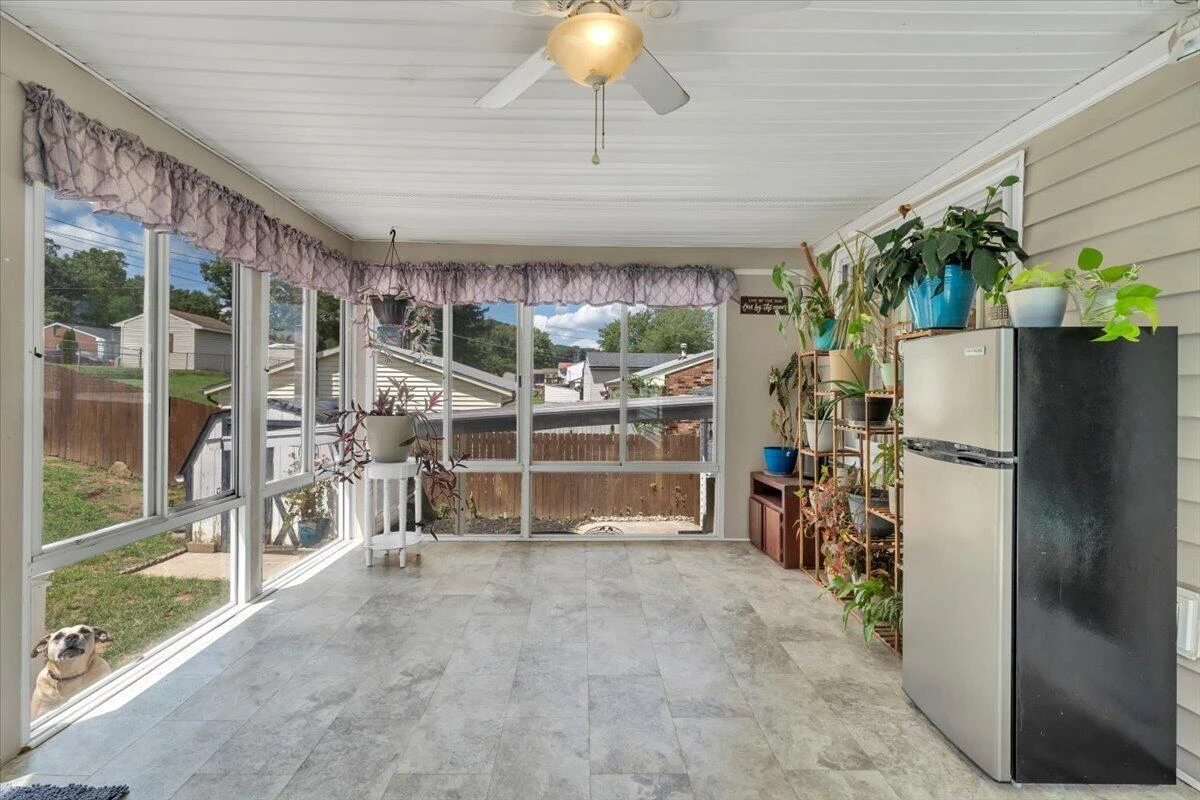 3067 Parham DR - Photo 17