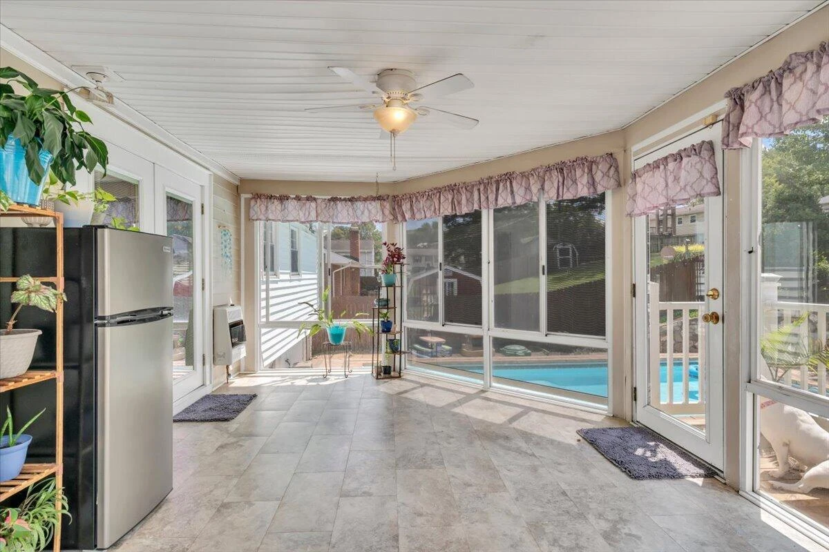 3067 Parham DR - Photo 19