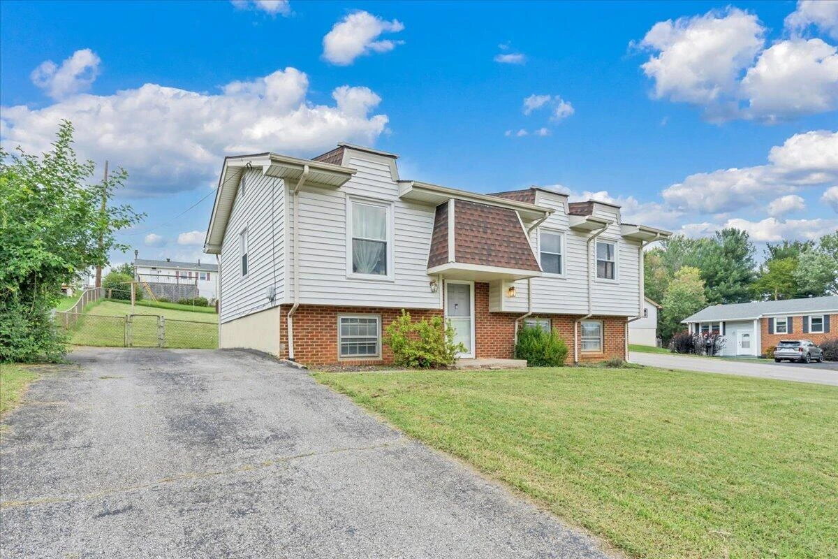 2203 Inge CIR