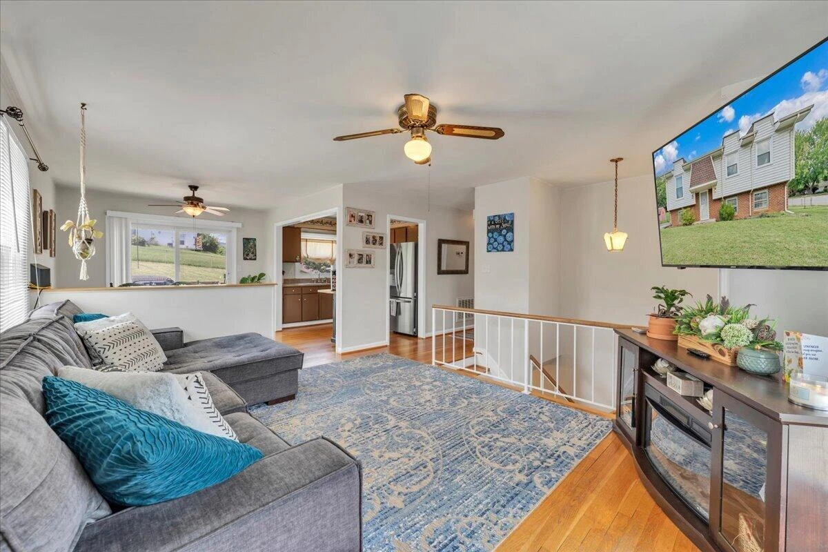 2203 Inge CIR - Photo 2