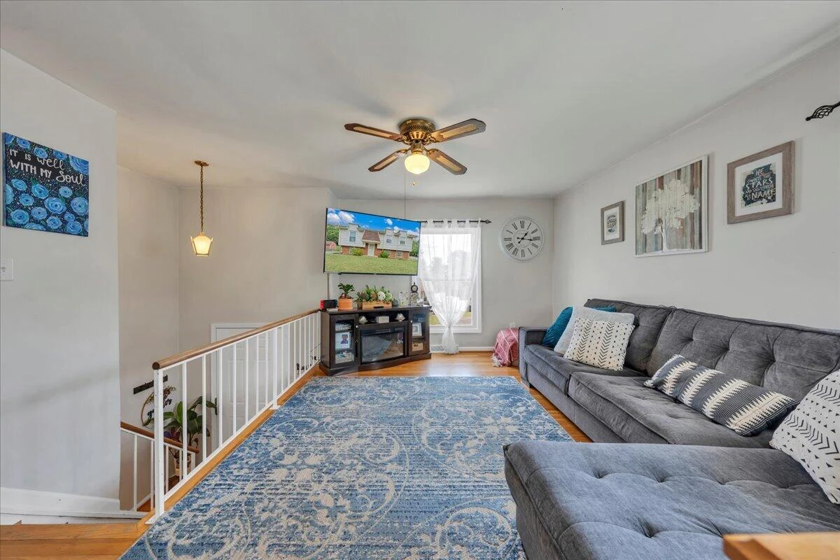 2203 Inge CIR - Photo 6