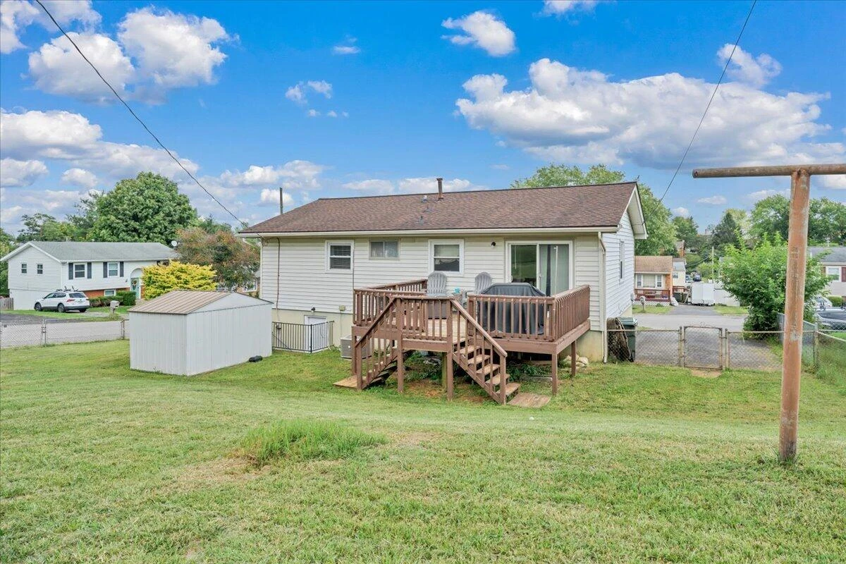 2203 Inge CIR - Photo 32