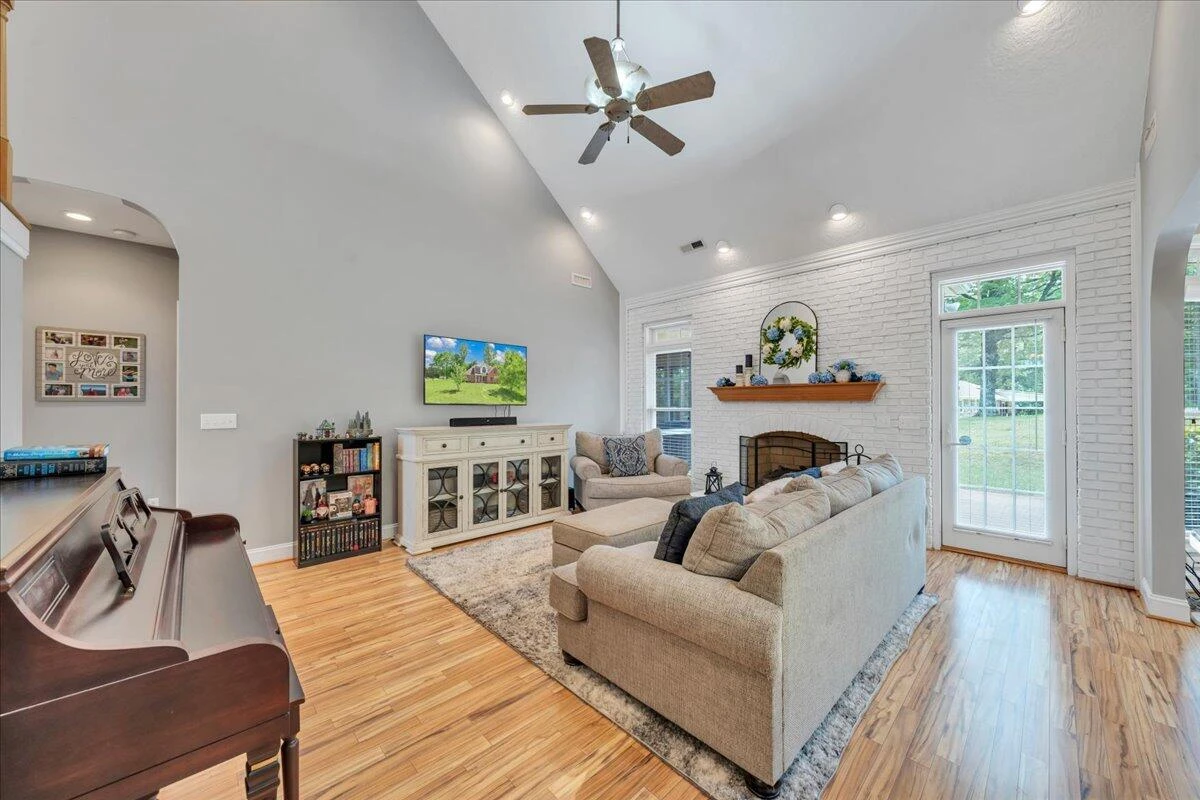231 Freedom LN - Photo 8