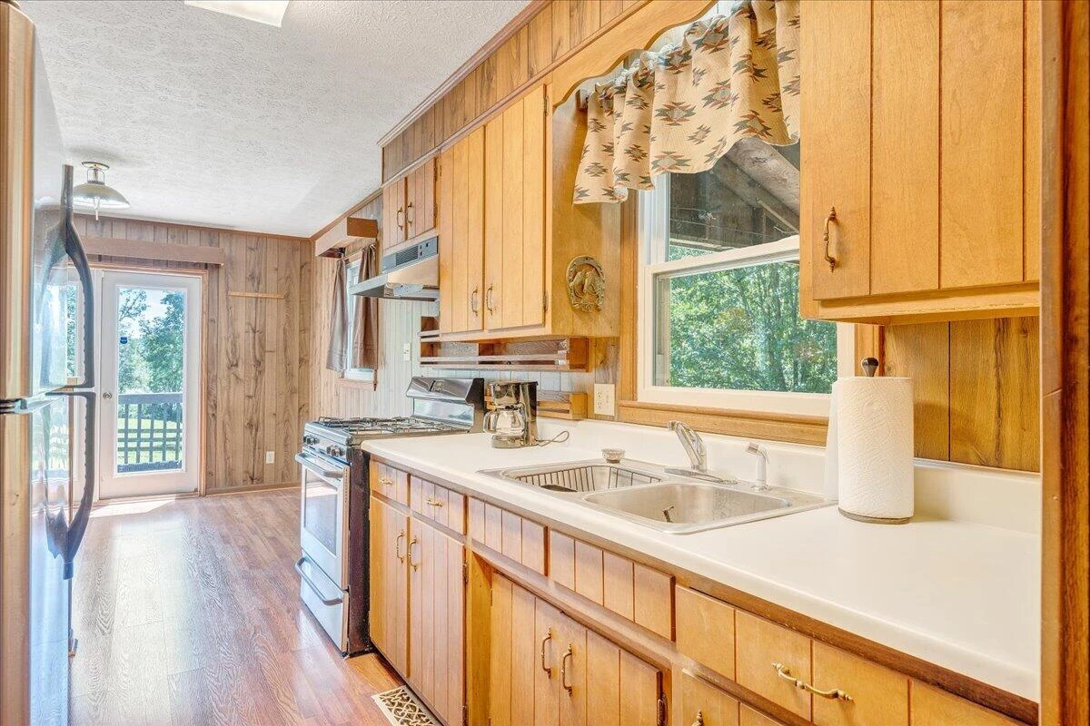 620 Varley LN - Photo 21
