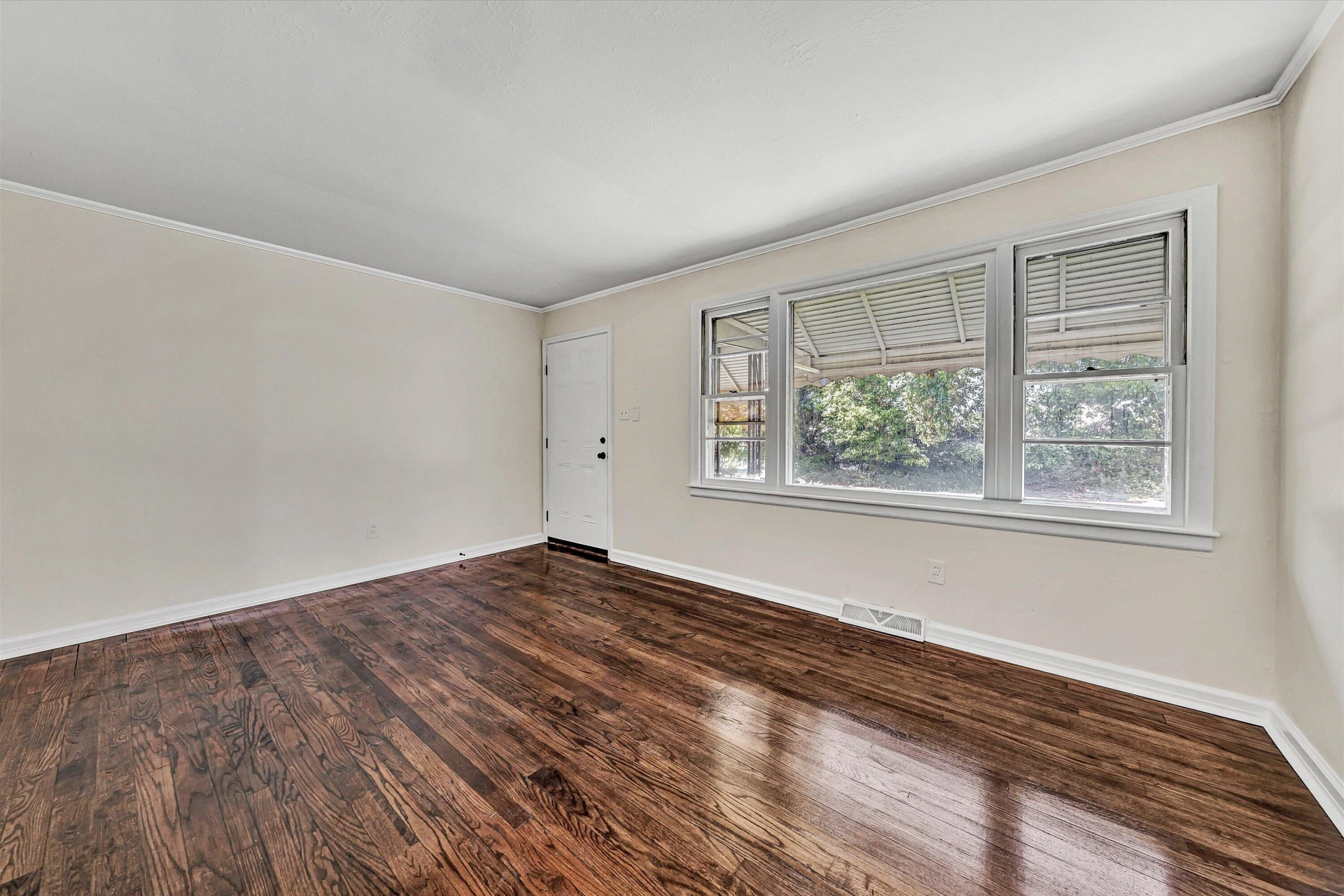 2542 Berkley AVE SW - Photo 5