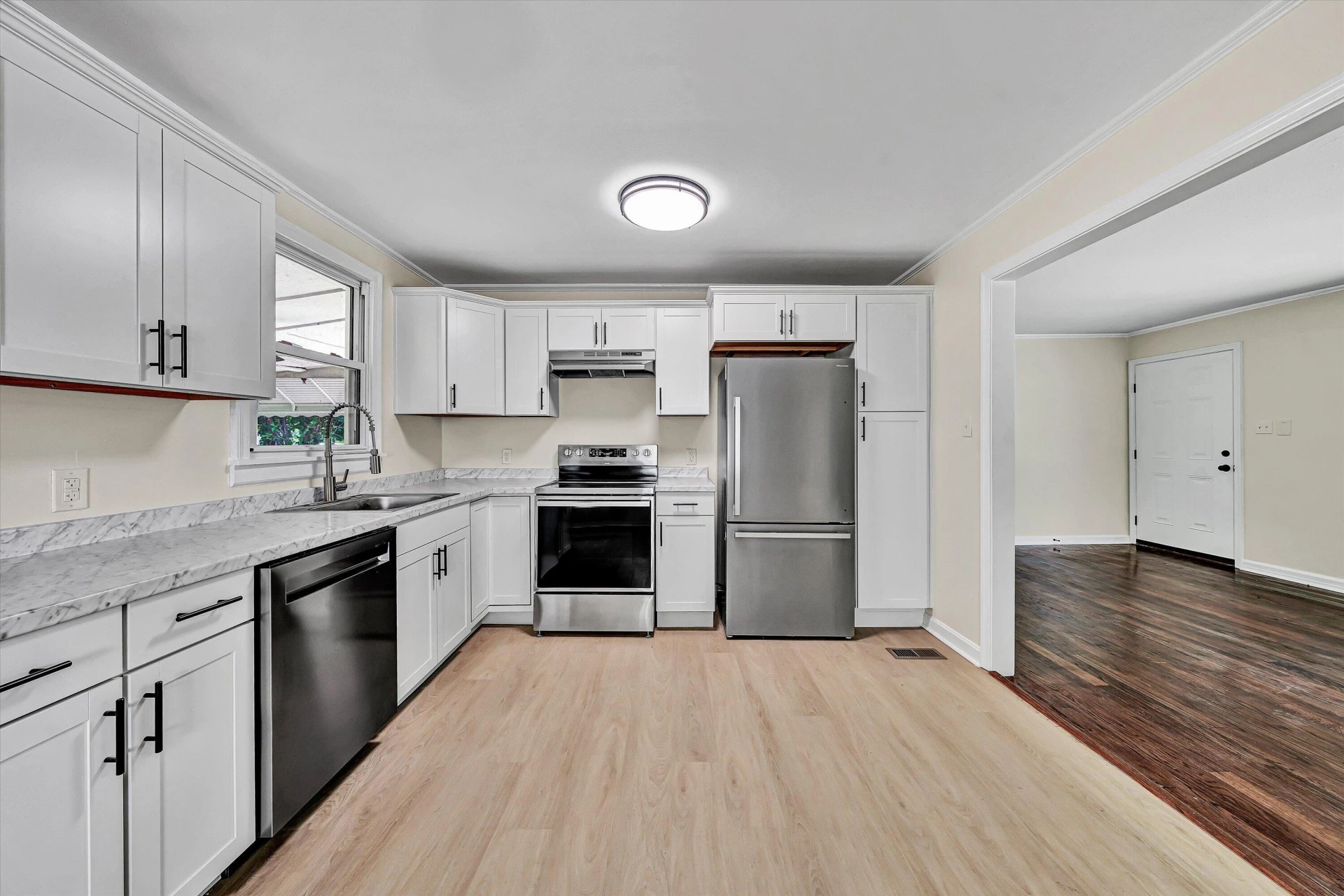 2542 Berkley AVE SW - Photo 10