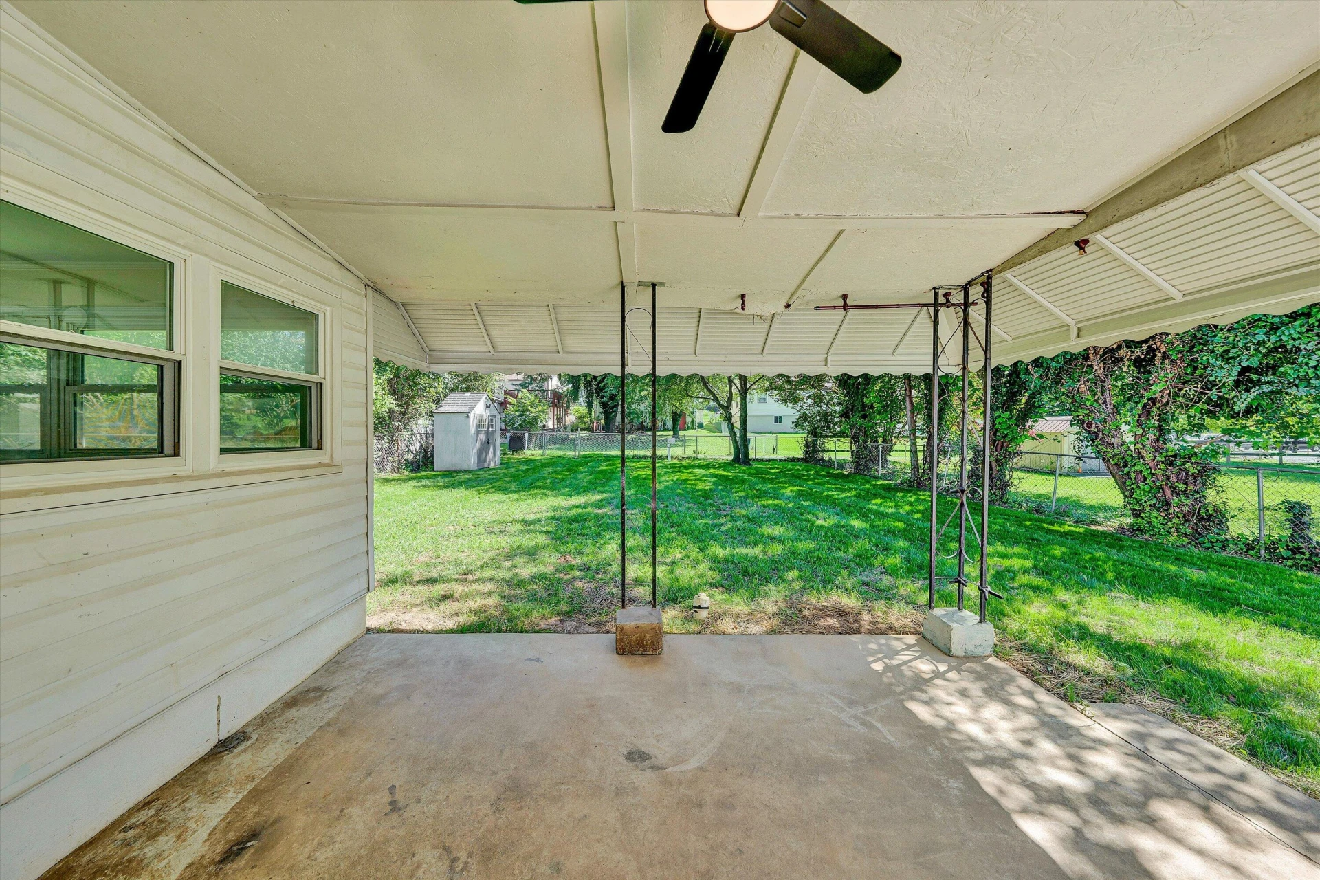 2542 Berkley AVE SW - Photo 24