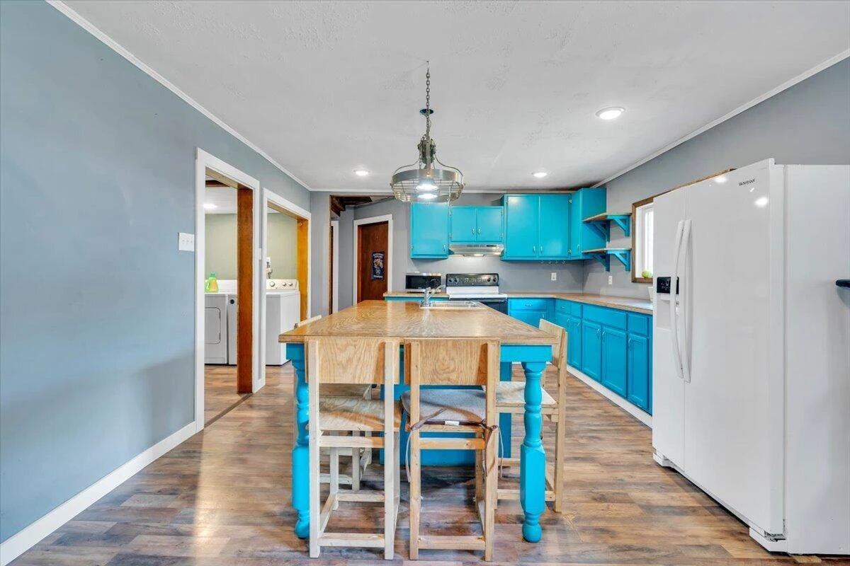 516 Railroad AVE - Photo 6