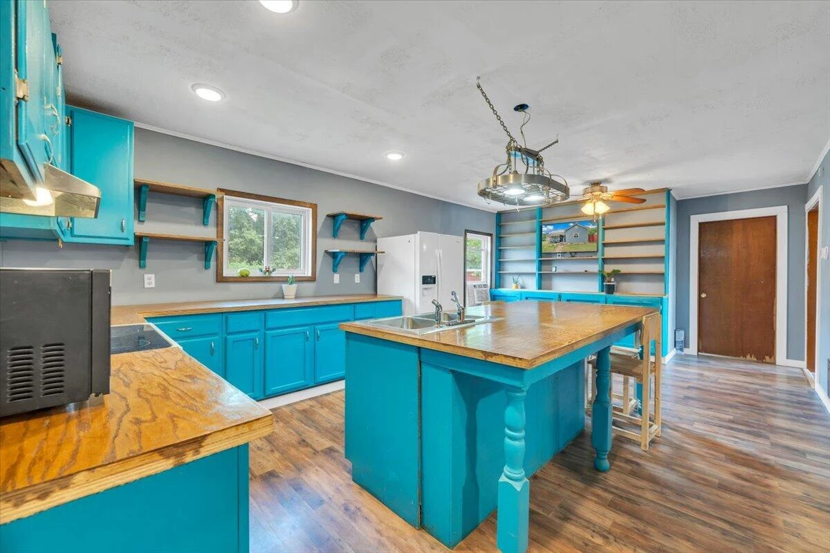 516 Railroad AVE - Photo 8