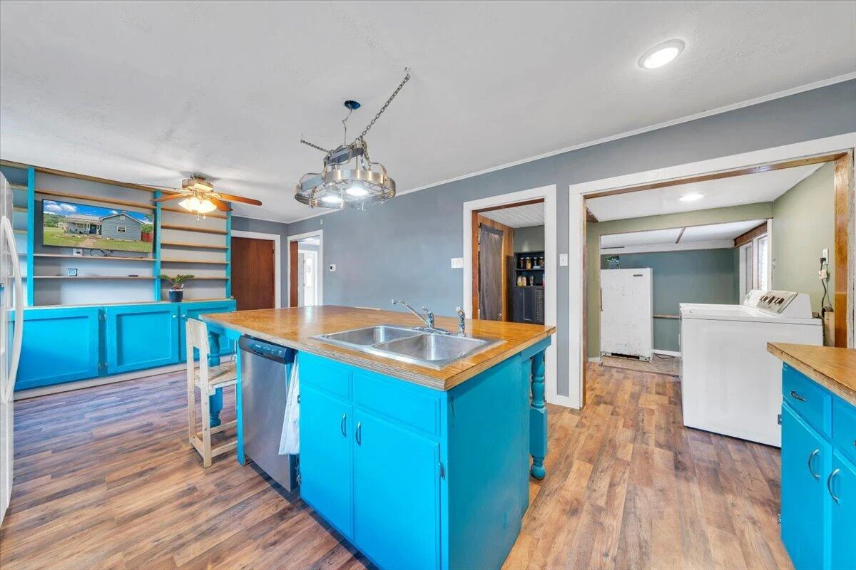 516 Railroad AVE - Photo 9