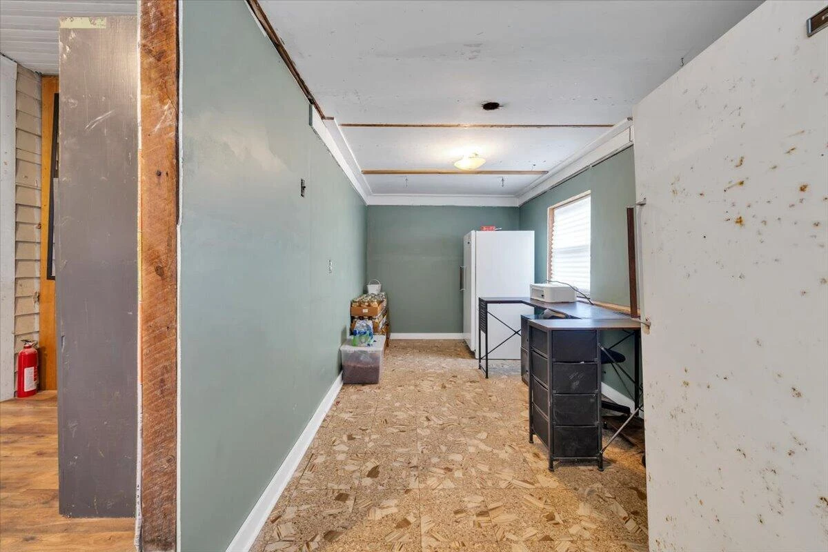 516 Railroad AVE - Photo 17