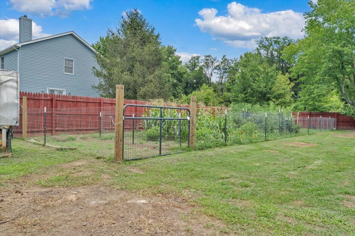 516 Railroad AVE - Photo 26