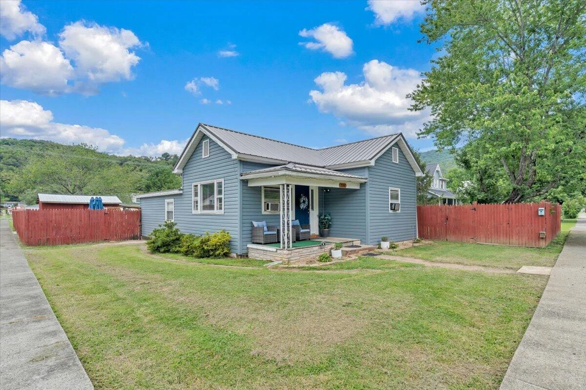 516 Railroad AVE - Photo 32