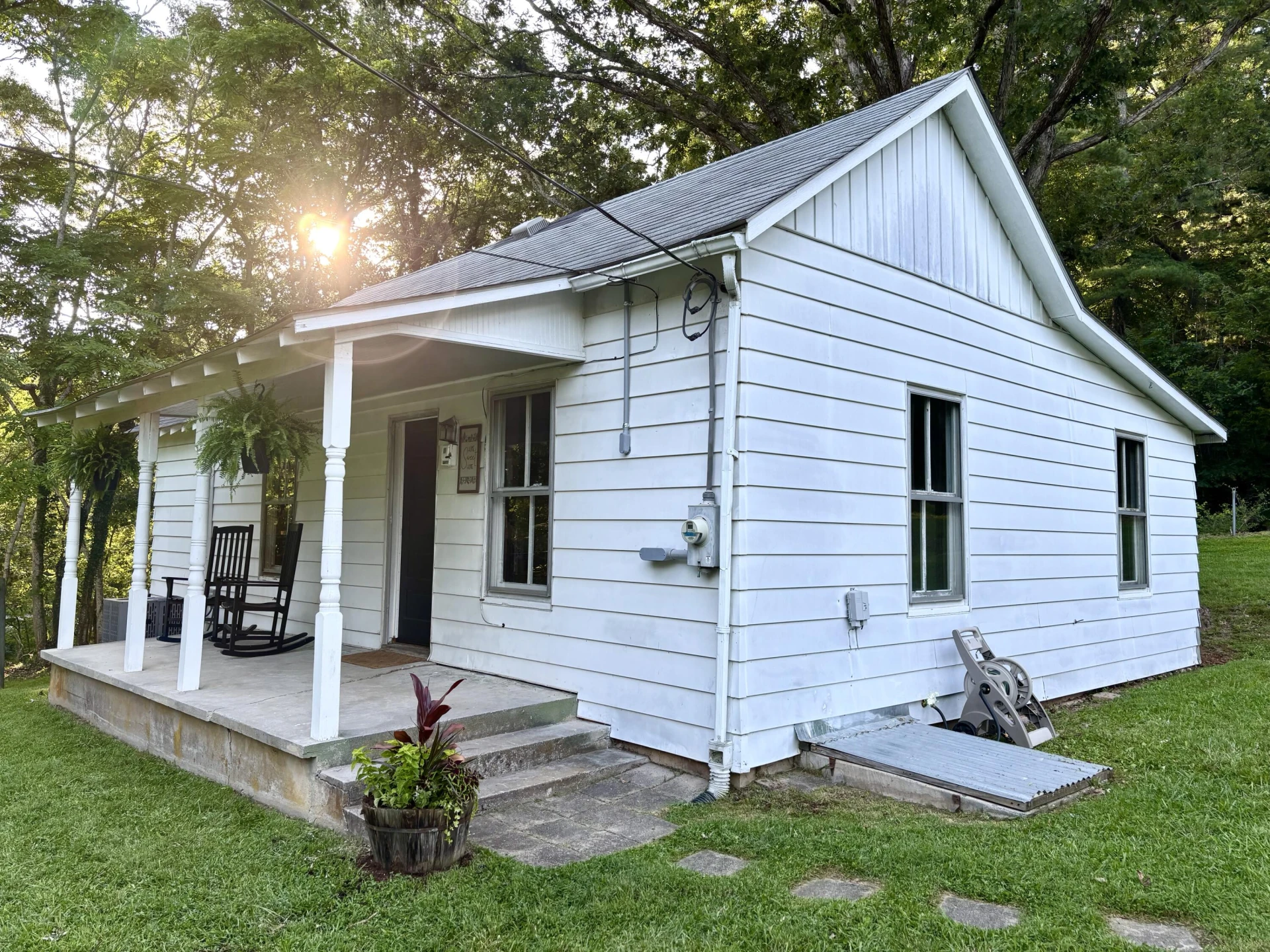 611 Mabry LN
