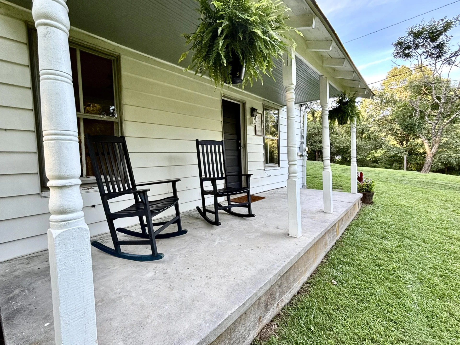 611 Mabry LN - Photo 3
