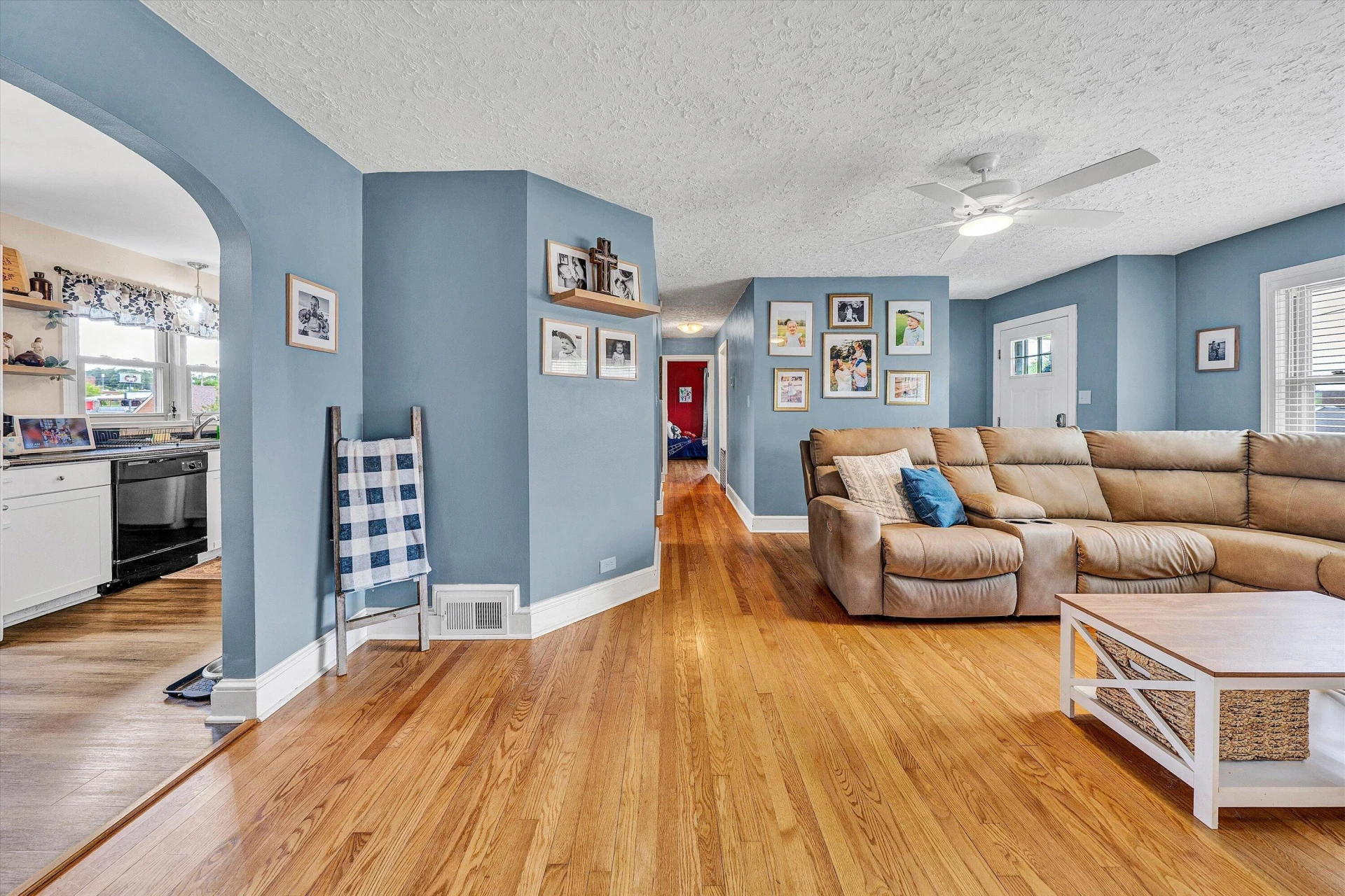 135 CENTER ST - Photo 6