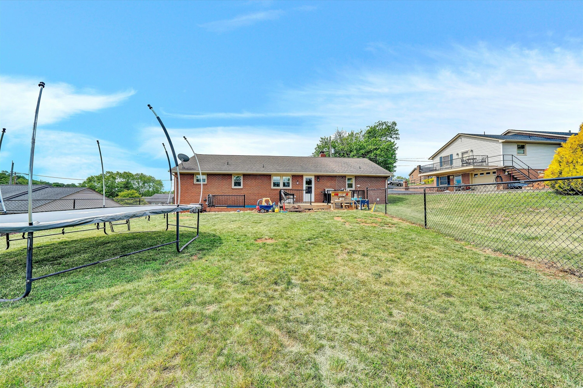 135 CENTER ST - Photo 4