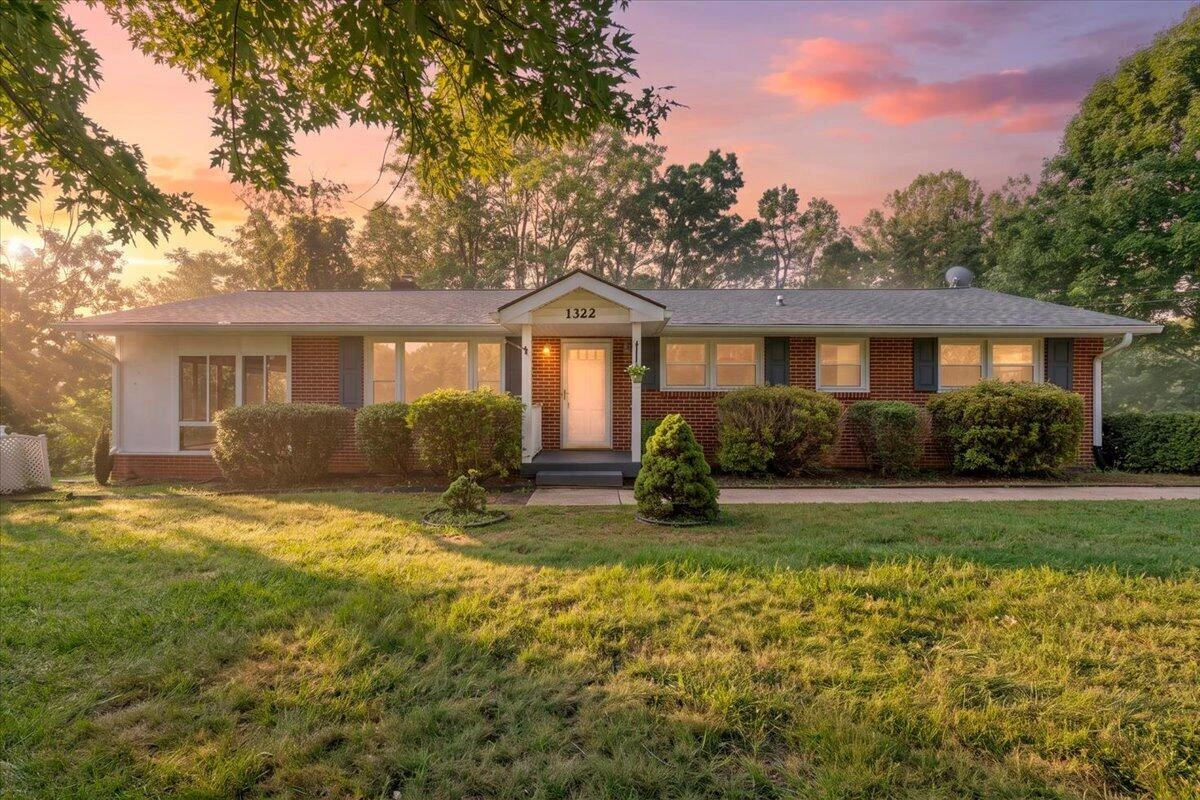 1322 Lakeridge CIR