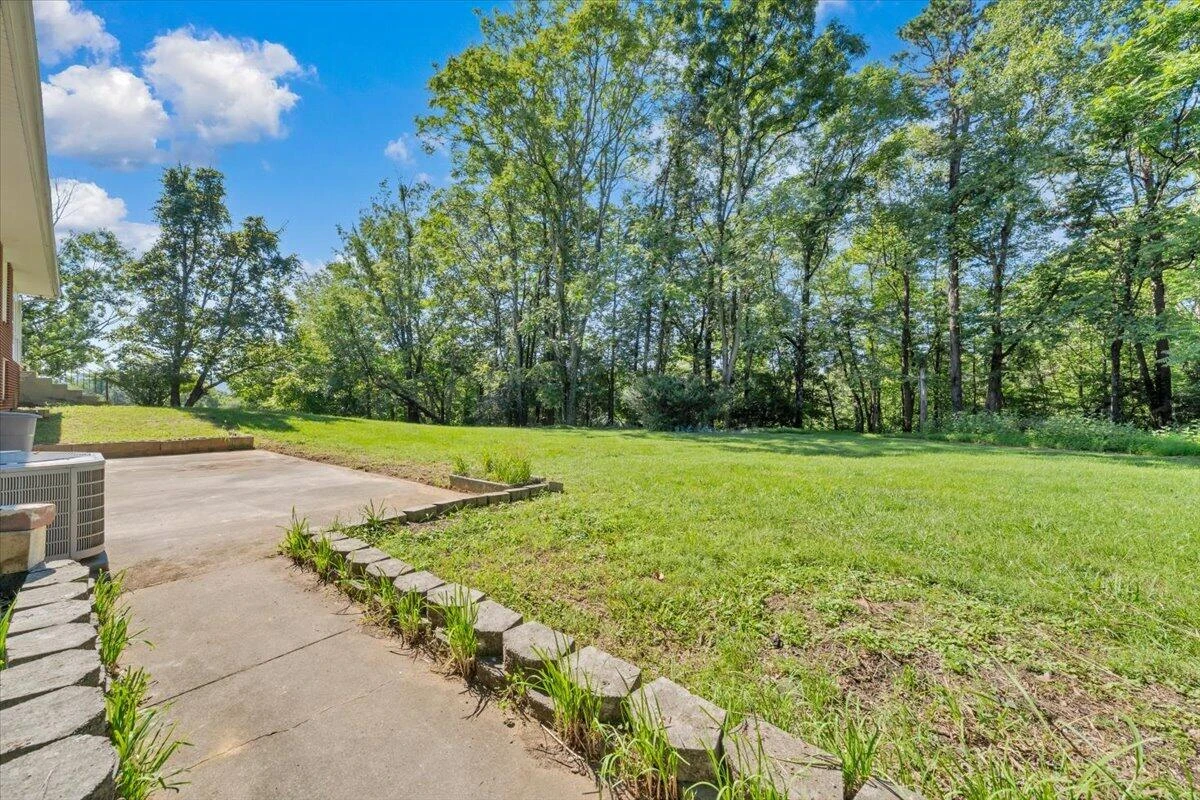 1322 Lakeridge CIR - Photo 3