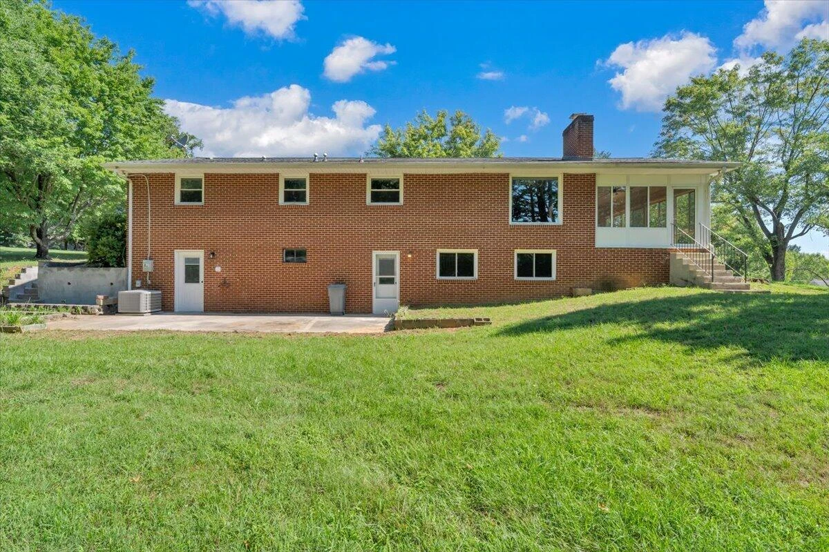 1322 Lakeridge CIR - Photo 6