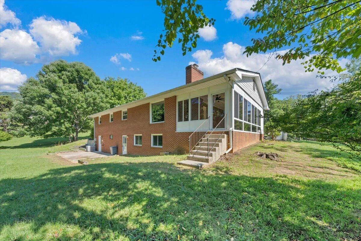 1322 Lakeridge CIR - Photo 7