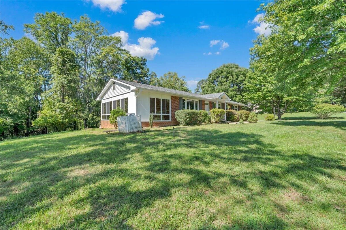1322 Lakeridge CIR - Photo 8