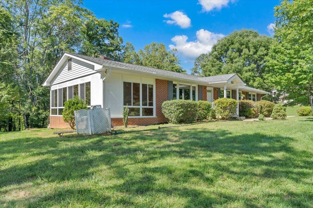1322 Lakeridge CIR - Photo 9