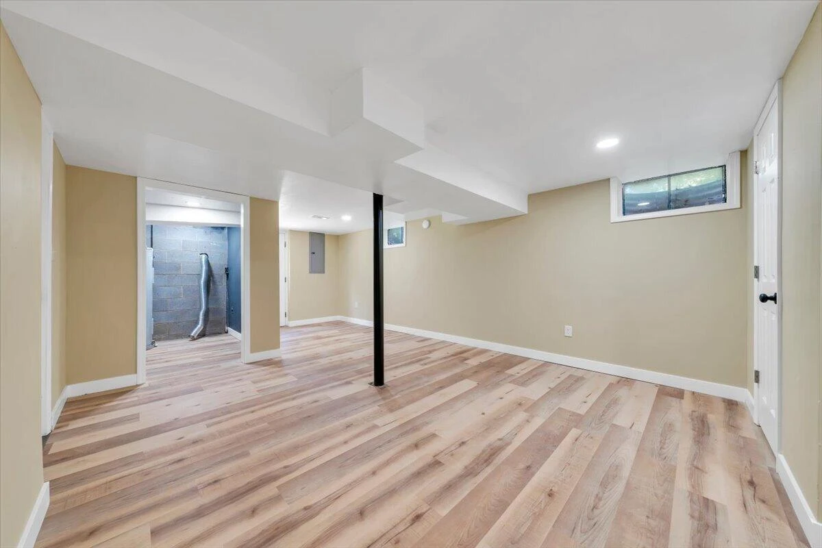 1322 Lakeridge CIR - Photo 13