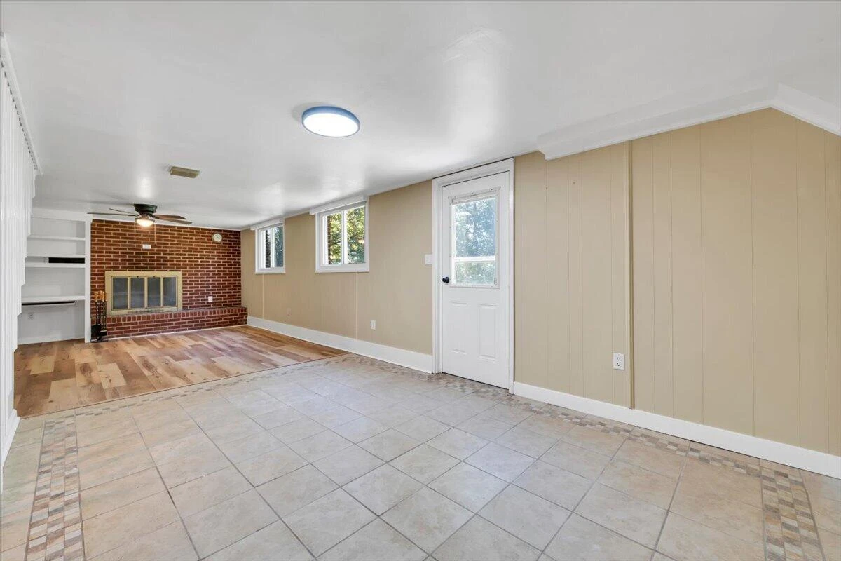 1322 Lakeridge CIR - Photo 20