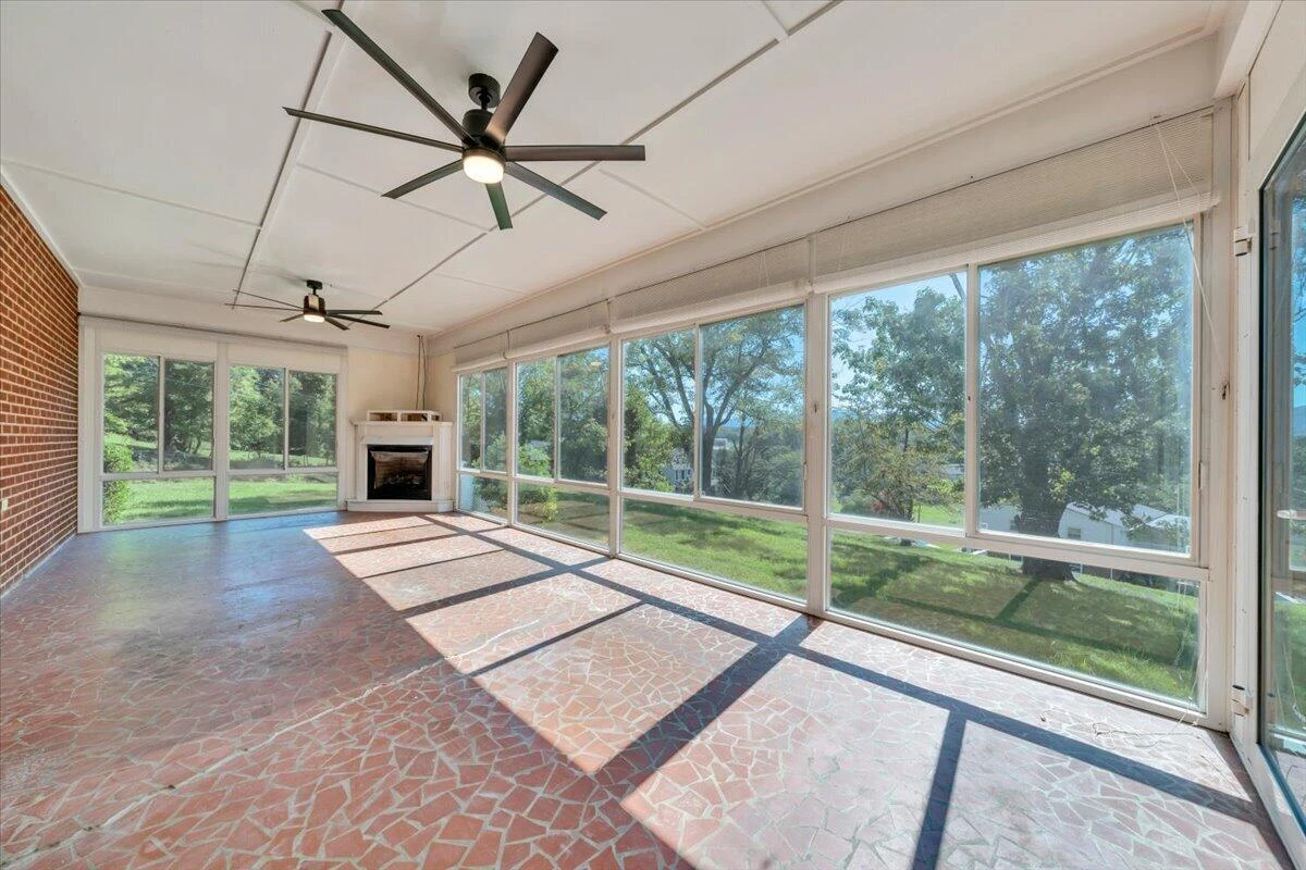 1322 Lakeridge CIR - Photo 21