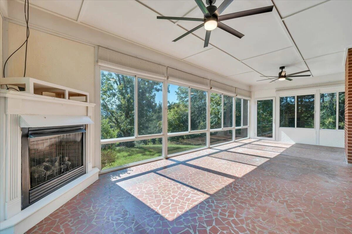 1322 Lakeridge CIR - Photo 22