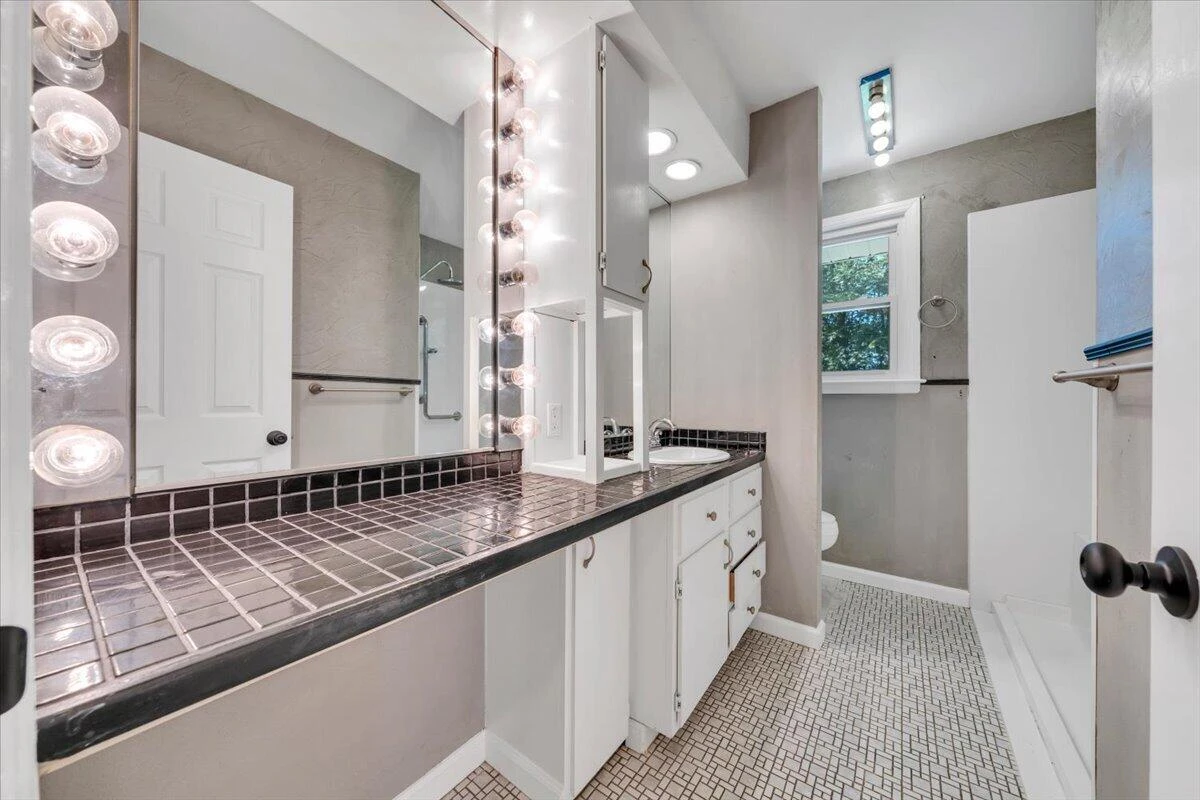 1322 Lakeridge CIR - Photo 28