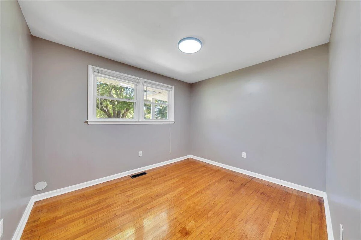 1322 Lakeridge CIR - Photo 29