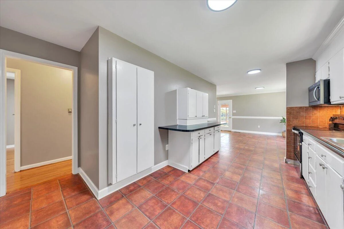 1322 Lakeridge CIR - Photo 30