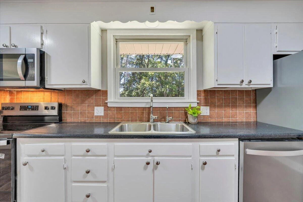 1322 Lakeridge CIR - Photo 31