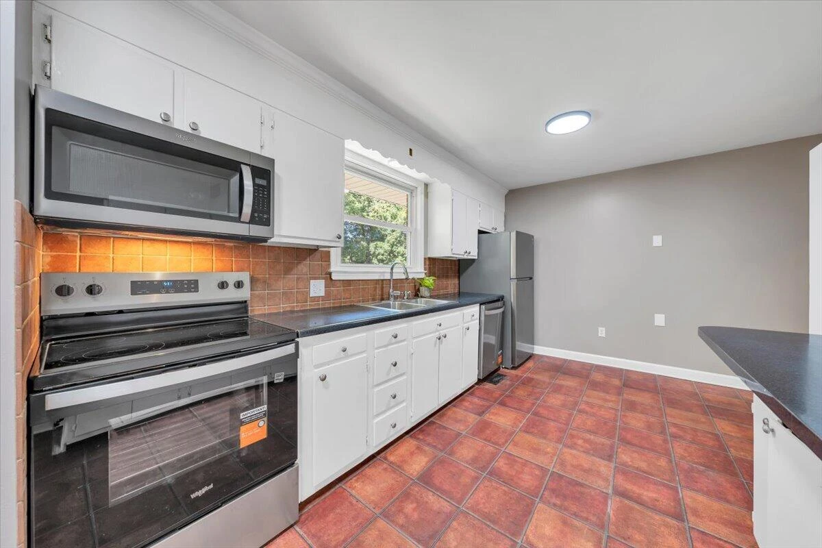 1322 Lakeridge CIR - Photo 33